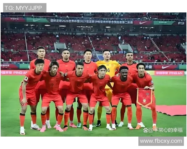 路人偶遇足球明星瞬间定格幸福时刻的精彩合影